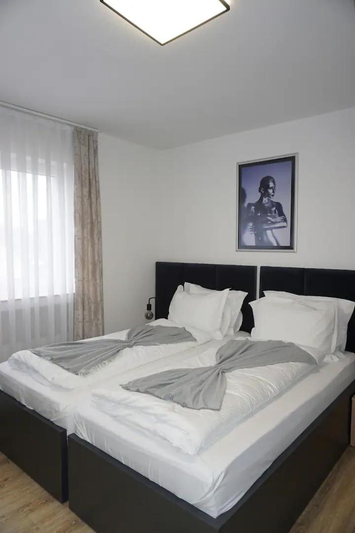 Hotel Dona Bergisch Gladbach Eksteriør billede