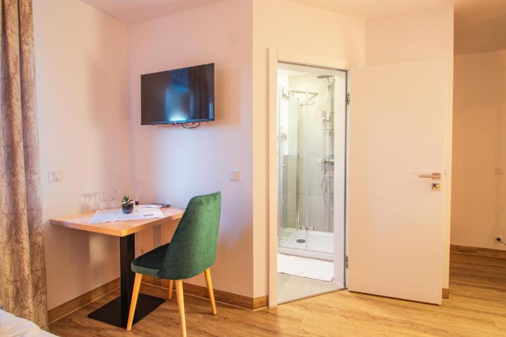 Hotel Dona Bergisch Gladbach Eksteriør billede