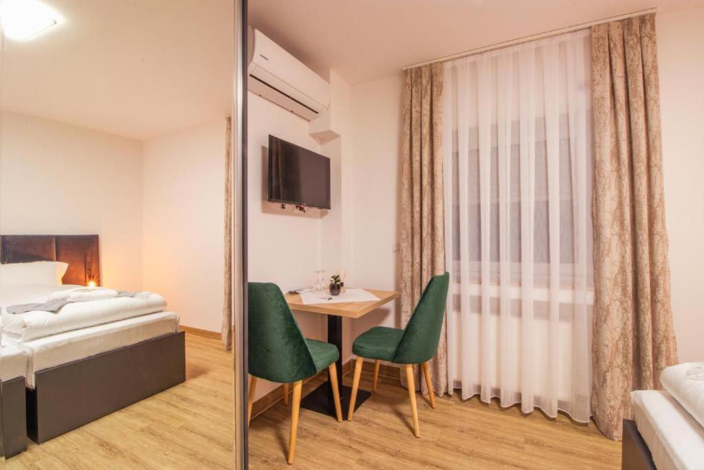 Hotel Dona Bergisch Gladbach Eksteriør billede